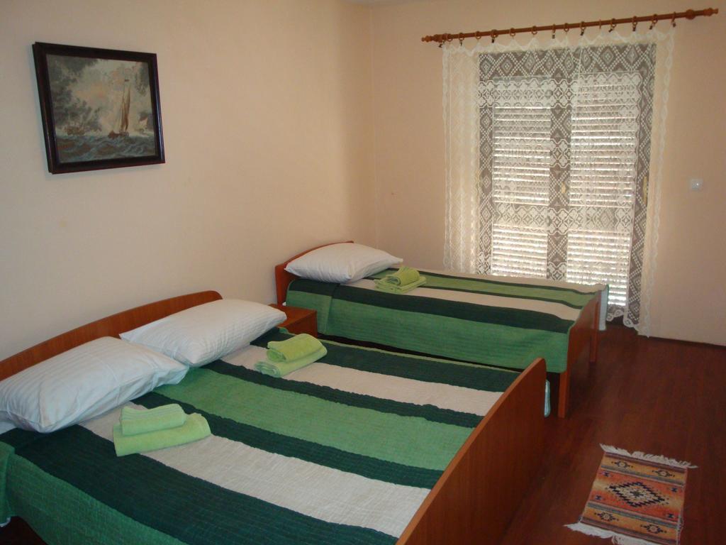 Apartments Vukelic Starigrad Paklenica Esterno foto
