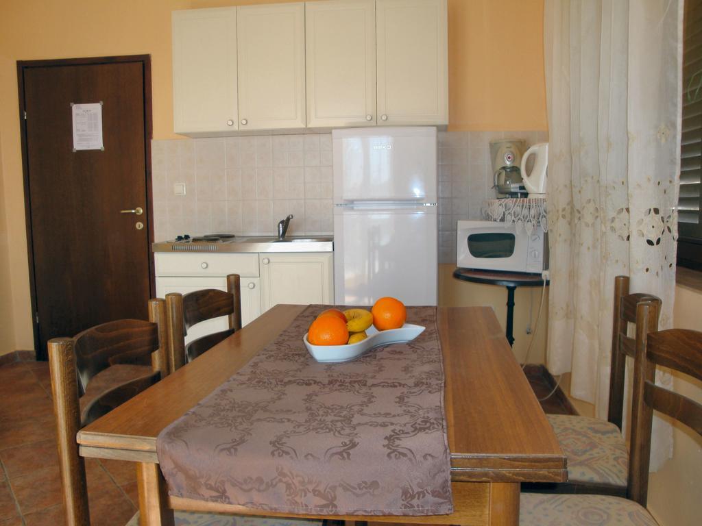 Apartments Vukelic Starigrad Paklenica Esterno foto