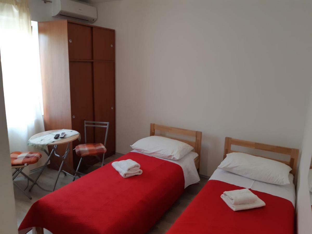 Apartments Vukelic Starigrad Paklenica Esterno foto