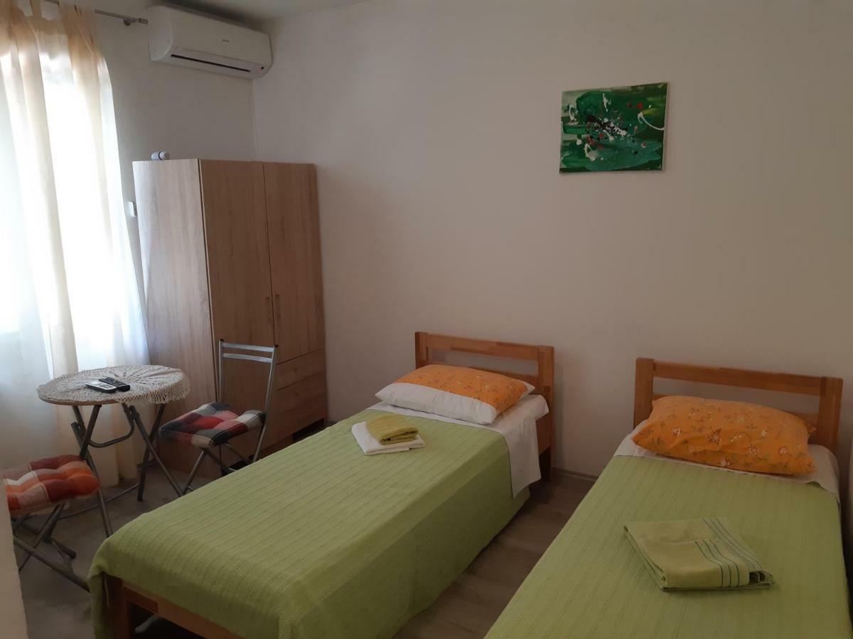Apartments Vukelic Starigrad Paklenica Esterno foto