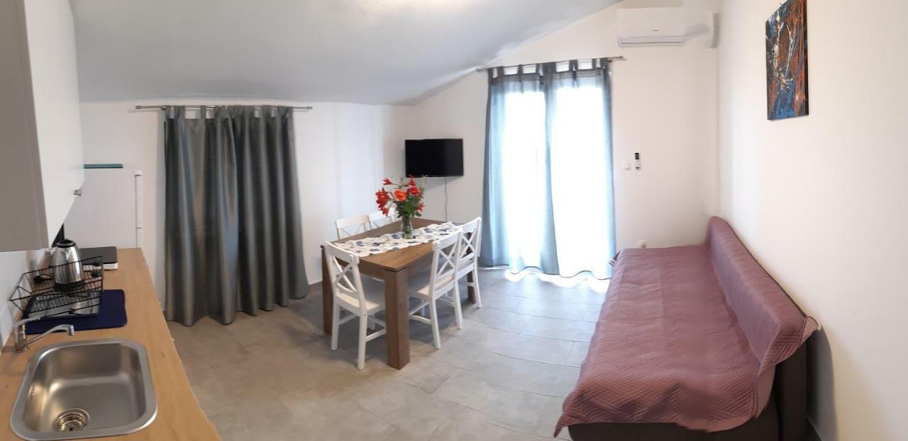 Apartments Vukelic Starigrad Paklenica Esterno foto