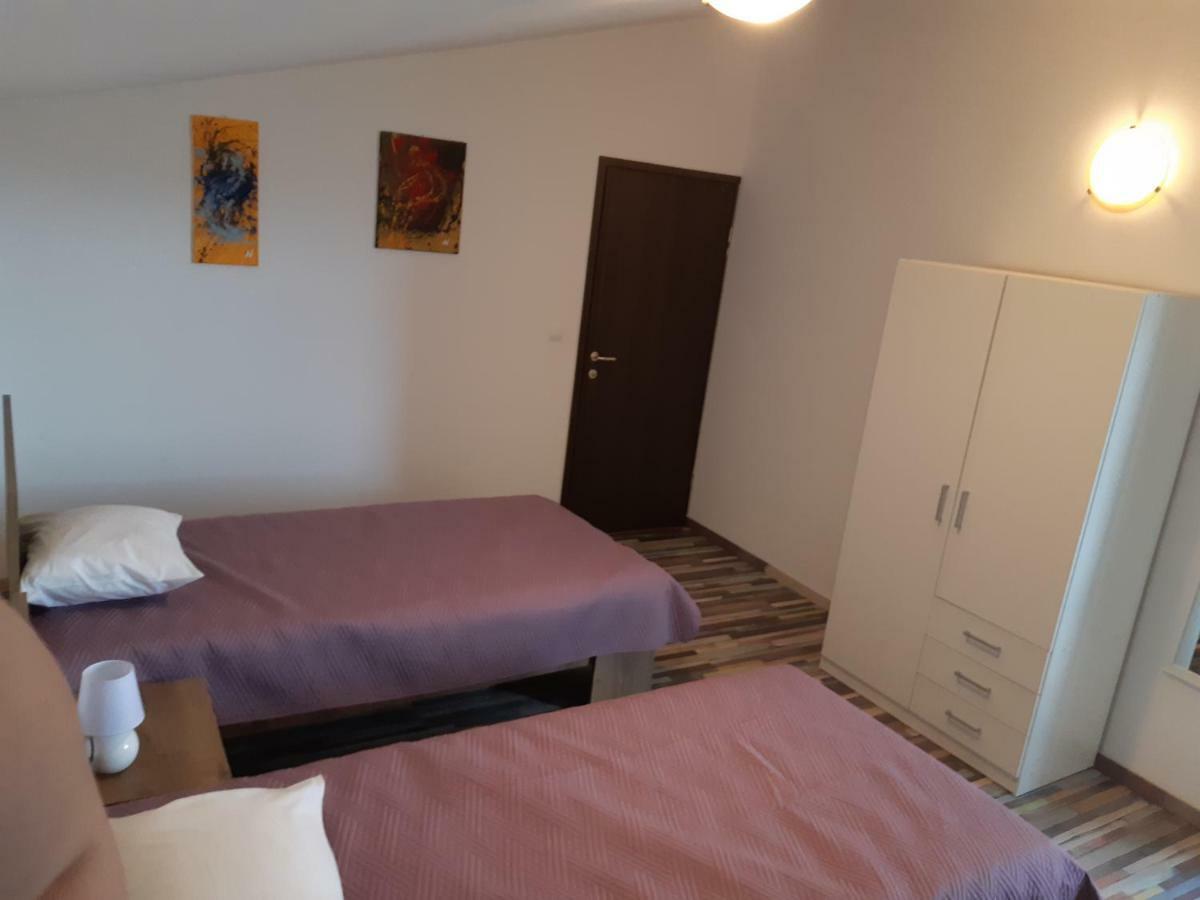 Apartments Vukelic Starigrad Paklenica Esterno foto