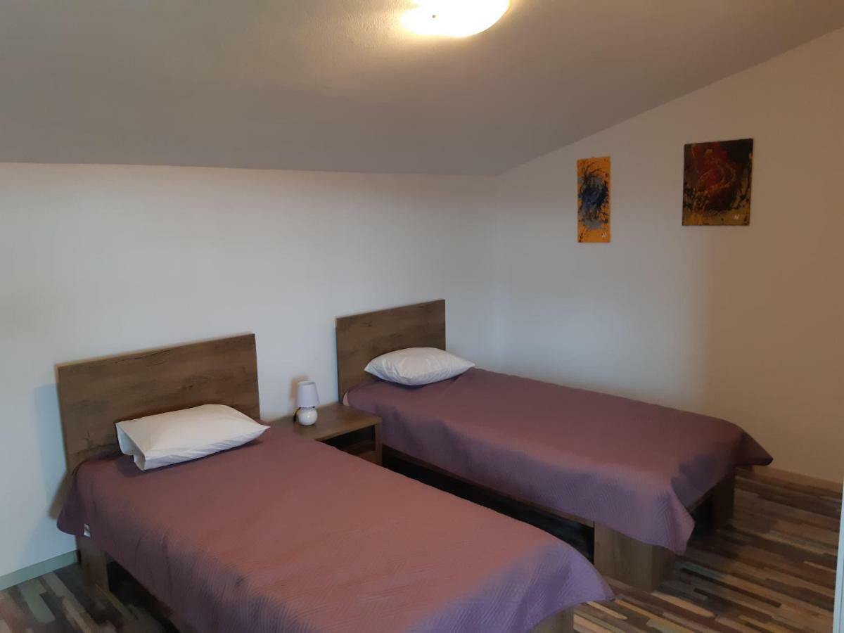 Apartments Vukelic Starigrad Paklenica Esterno foto