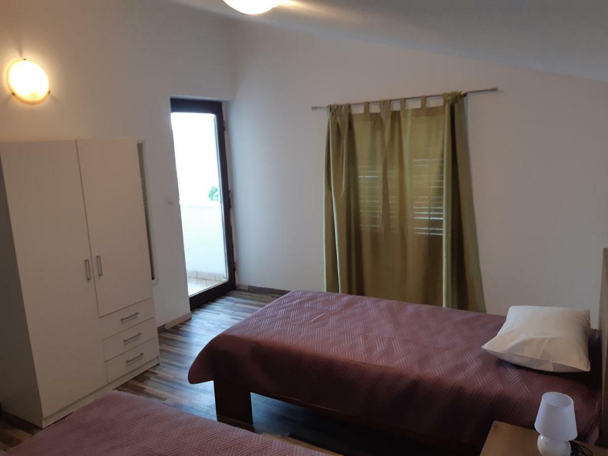 Apartments Vukelic Starigrad Paklenica Esterno foto