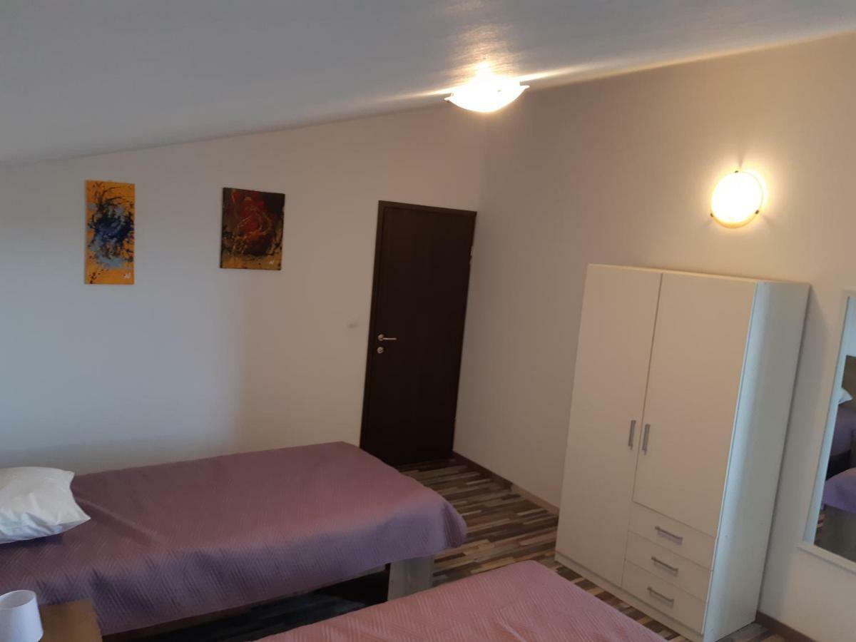 Apartments Vukelic Starigrad Paklenica Esterno foto